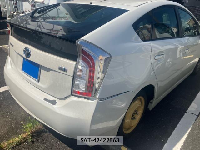 Toyota PRIUS 2015-06 8279502-13