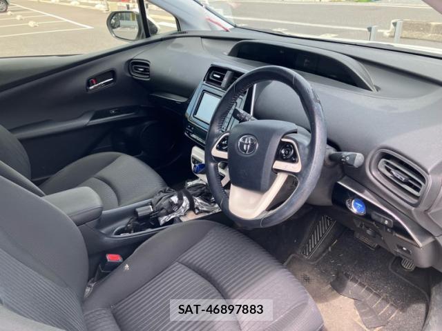 Toyota PRIUS 2017-08 8279508-10