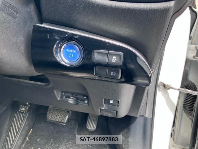 Toyota PRIUS 2017-08 8279508-15