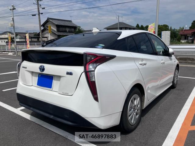 Toyota PRIUS 2017-08 8279508-2