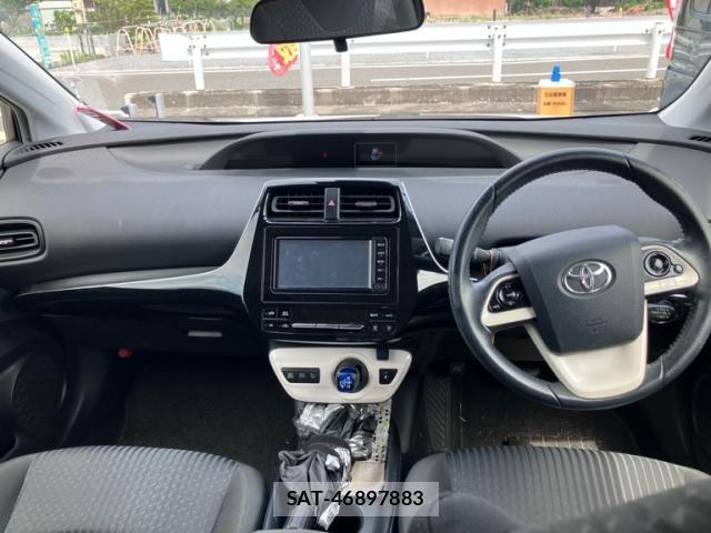Toyota PRIUS 2017-08 8279508-9
