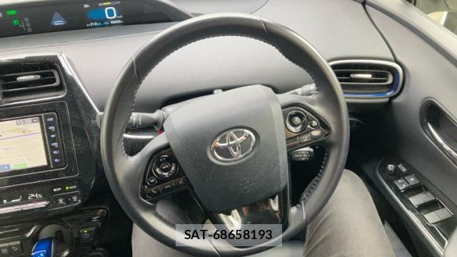 Toyota PRIUS 2019-12 8279533-16