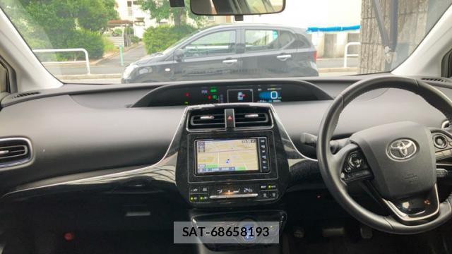 Toyota PRIUS 2019-12 8279533-9