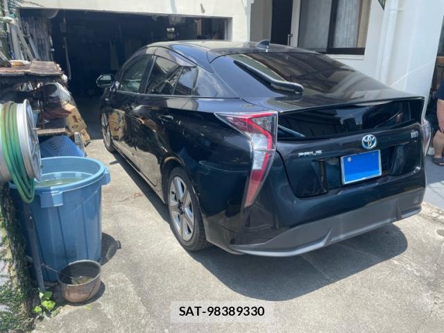 Toyota PRIUS 2018-06 8279542-12