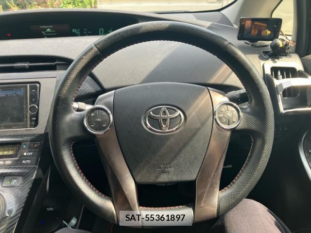 Toyota PRIUS 2013-05 8279633-11