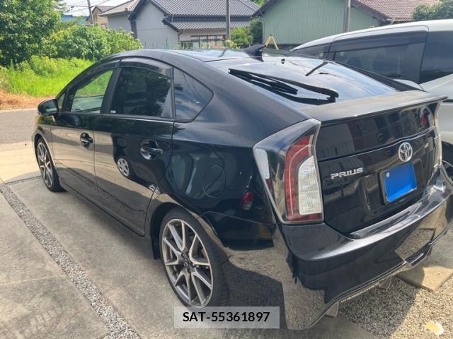 Toyota PRIUS 2013-05 8279633-13