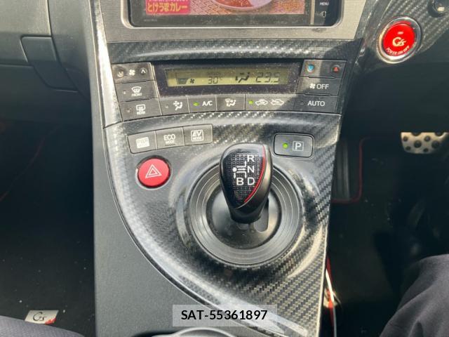 Toyota PRIUS 2013-05 8279633-15