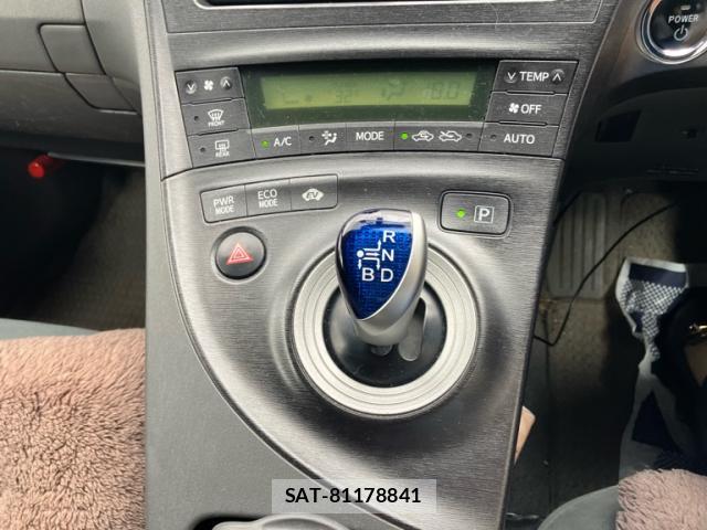 Toyota PRIUS 2011-02 8279669-10