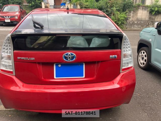 Toyota PRIUS 2011-02 8279669-12