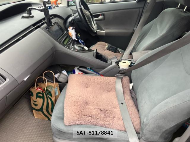 Toyota PRIUS 2011-02 8279669-6