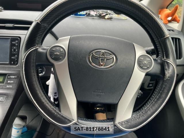 Toyota PRIUS 2011-02 8279669-9