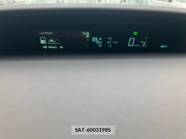 Toyota PRIUS 2014-11 8279684-11