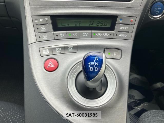 Toyota PRIUS 2014-11 8279684-17