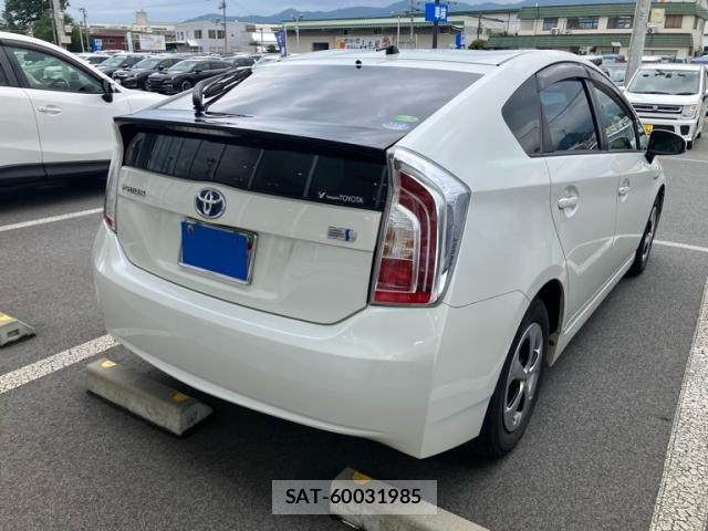 Toyota PRIUS 2014-11 8279684-2