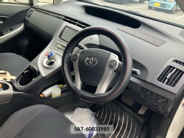 Toyota PRIUS 2014-11 8279684-6