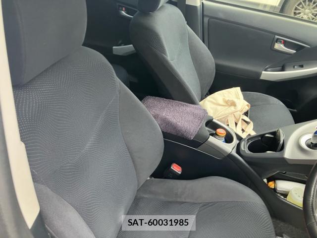 Toyota PRIUS 2014-11 8279684-7