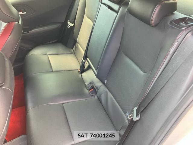 Toyota PRIUS 2023-05 8279690-11