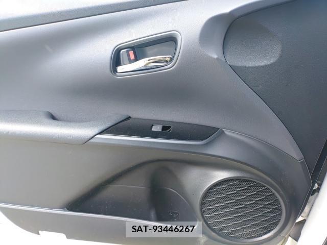 Toyota PRIUS 2019-07 8279927-12