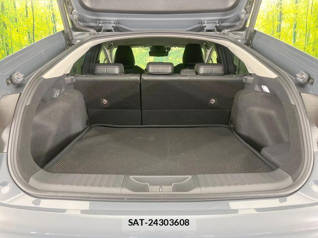 Toyota PRIUS 2023-11 8279992-9