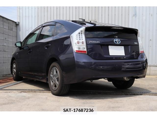 Toyota PRIUS 2012-01 8280022-1