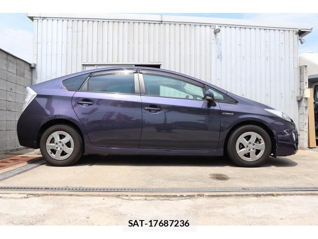 Toyota PRIUS 2012-01 8280022-2