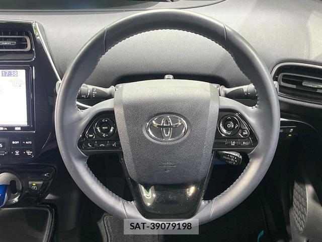 Toyota PRIUS 2019-09 8280302-6