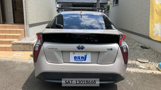 Toyota PRIUS 2017-08 8280529-1