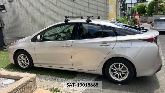 Toyota PRIUS 2017-08 8280529-10