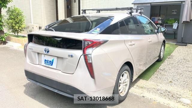 Toyota PRIUS 2017-08 8280529-12