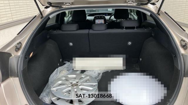 Toyota PRIUS 2017-08 8280529-17