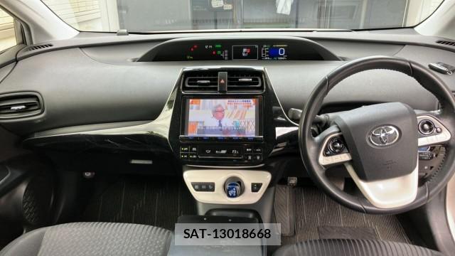 Toyota PRIUS 2017-08 8280529-2