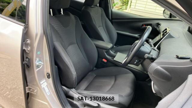 Toyota PRIUS 2017-08 8280529-5