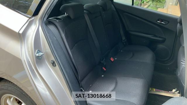 Toyota PRIUS 2017-08 8280529-6