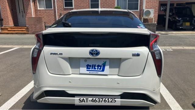 Toyota PRIUS 2018-08 8280558-1