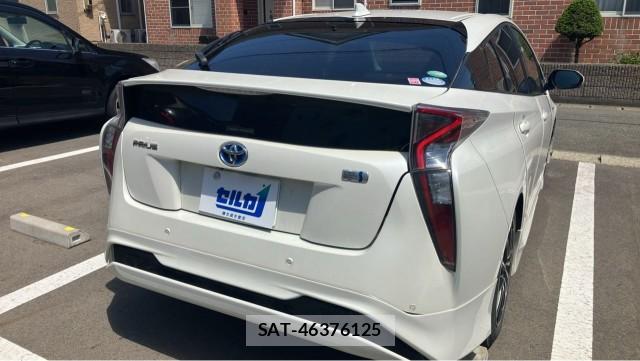 Toyota PRIUS 2018-08 8280558-12