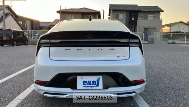 Toyota PRIUS 2024-04 8280578-1