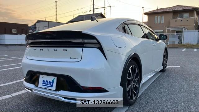 Toyota PRIUS 2024-04 8280578-12