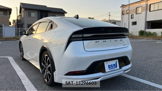 Toyota PRIUS 2024-04 8280578-13
