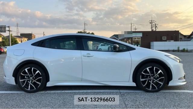 Toyota PRIUS 2024-04 8280578-3