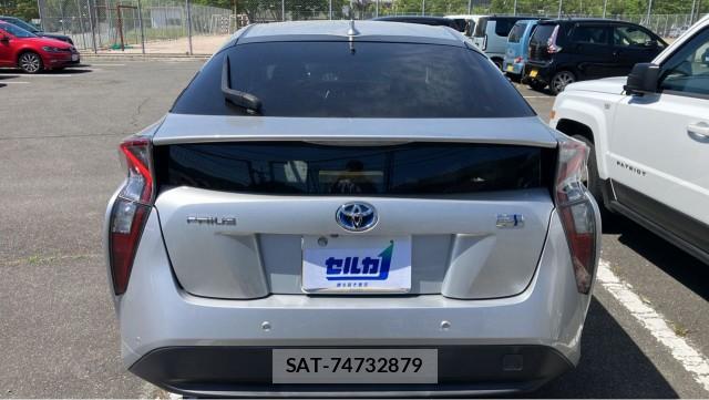Toyota PRIUS 2016-05 8280645-1