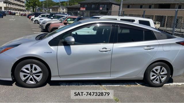 Toyota PRIUS 2016-05 8280645-10