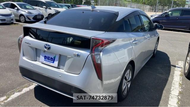 Toyota PRIUS 2016-05 8280645-12
