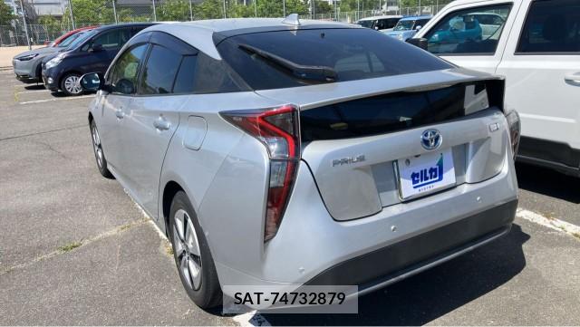 Toyota PRIUS 2016-05 8280645-13