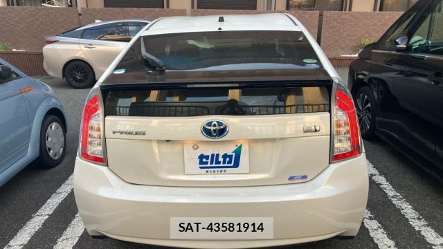 Toyota PRIUS 2012-06 8280670-1