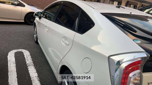 Toyota PRIUS 2012-06 8280670-10