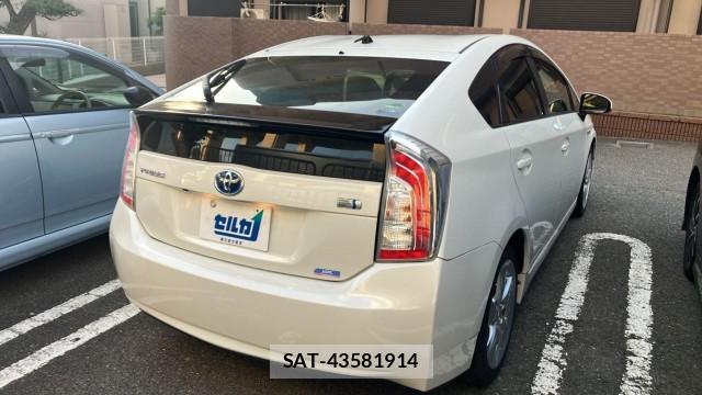 Toyota PRIUS 2012-06 8280670-12
