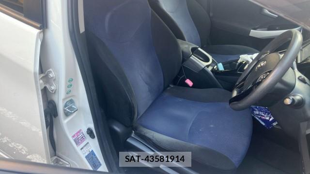Toyota PRIUS 2012-06 8280670-5
