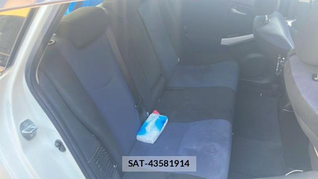 Toyota PRIUS 2012-06 8280670-6