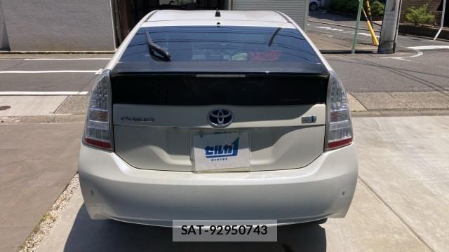Toyota PRIUS 2011-12 8280674-1