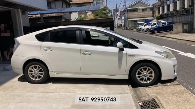 Toyota PRIUS 2011-12 8280674-10